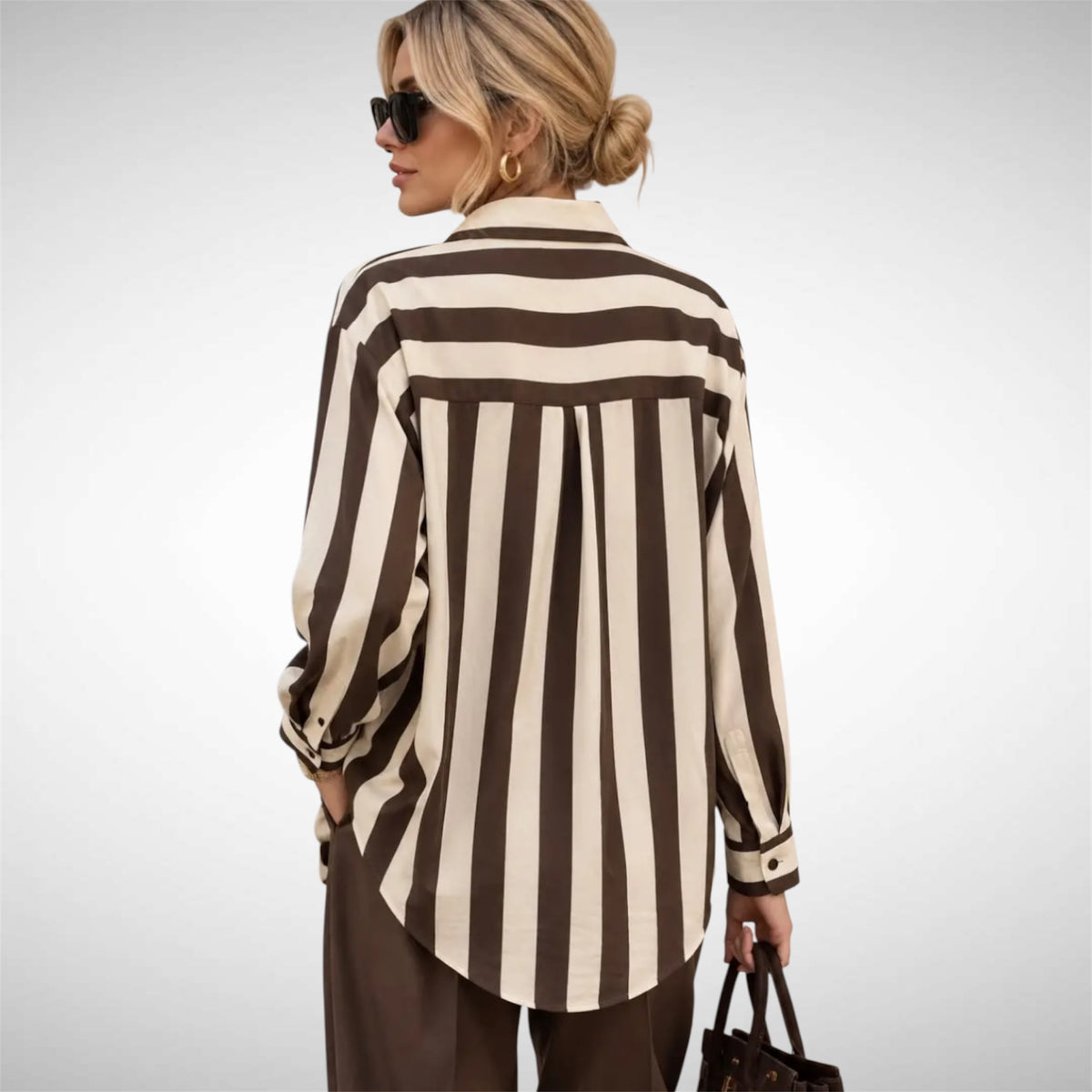 Bruin/Wit Gestreepte Blouse met Klassieke Kraag.