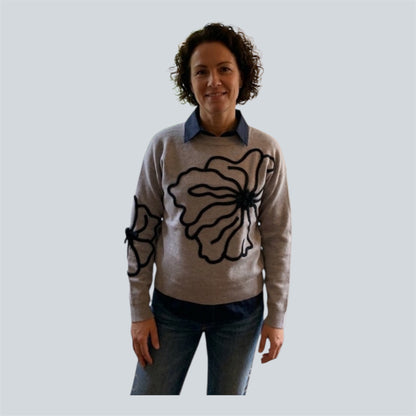 Gebreide trui met bloemen grijs