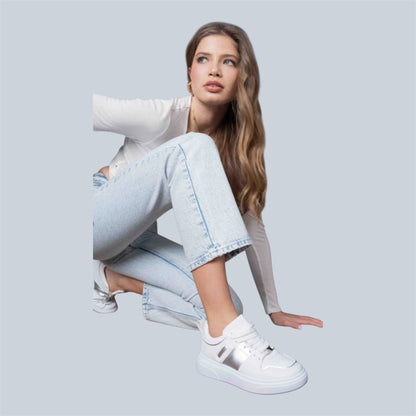 Witte sneakers met metallic zilver details