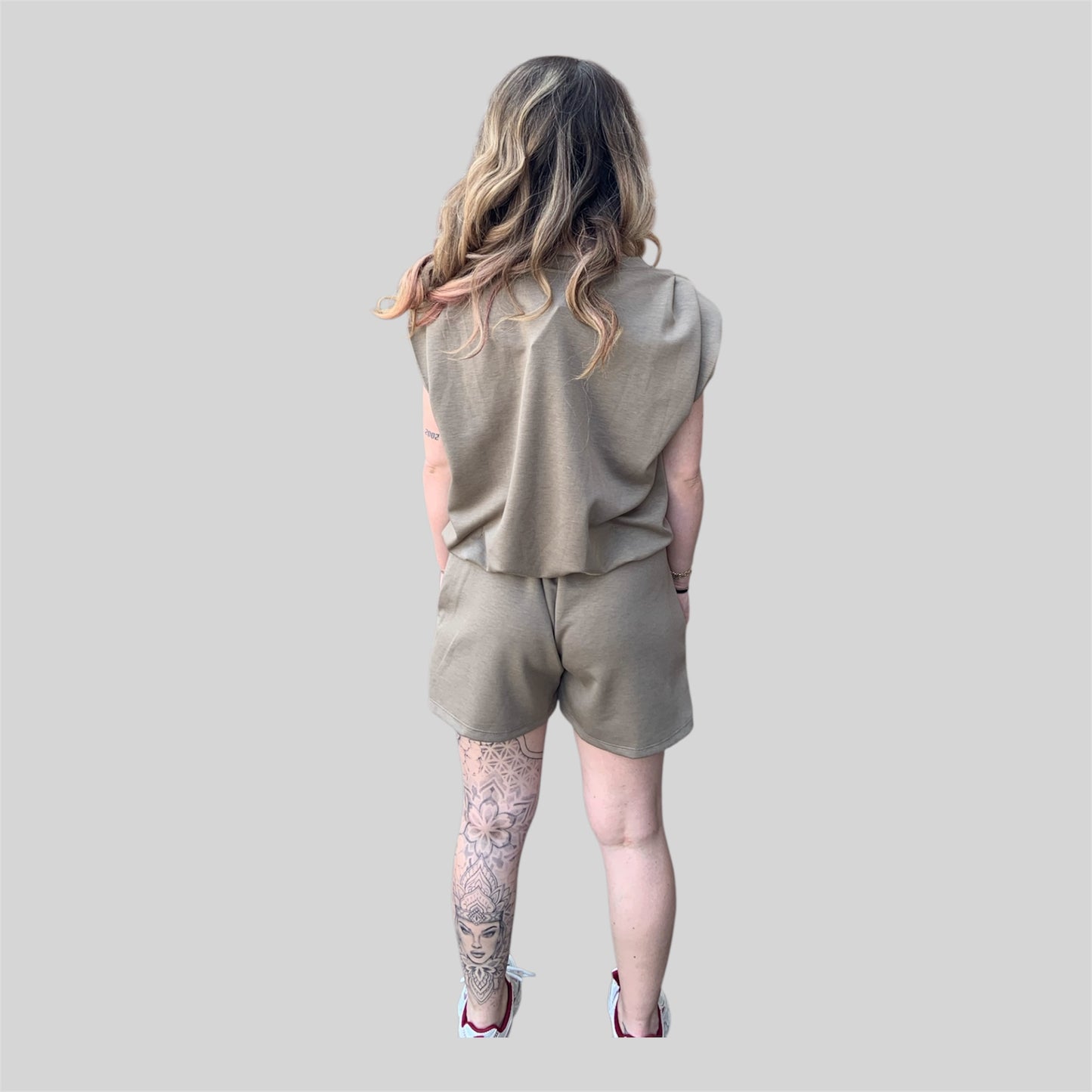 Taupekleurige tweedelige dames set